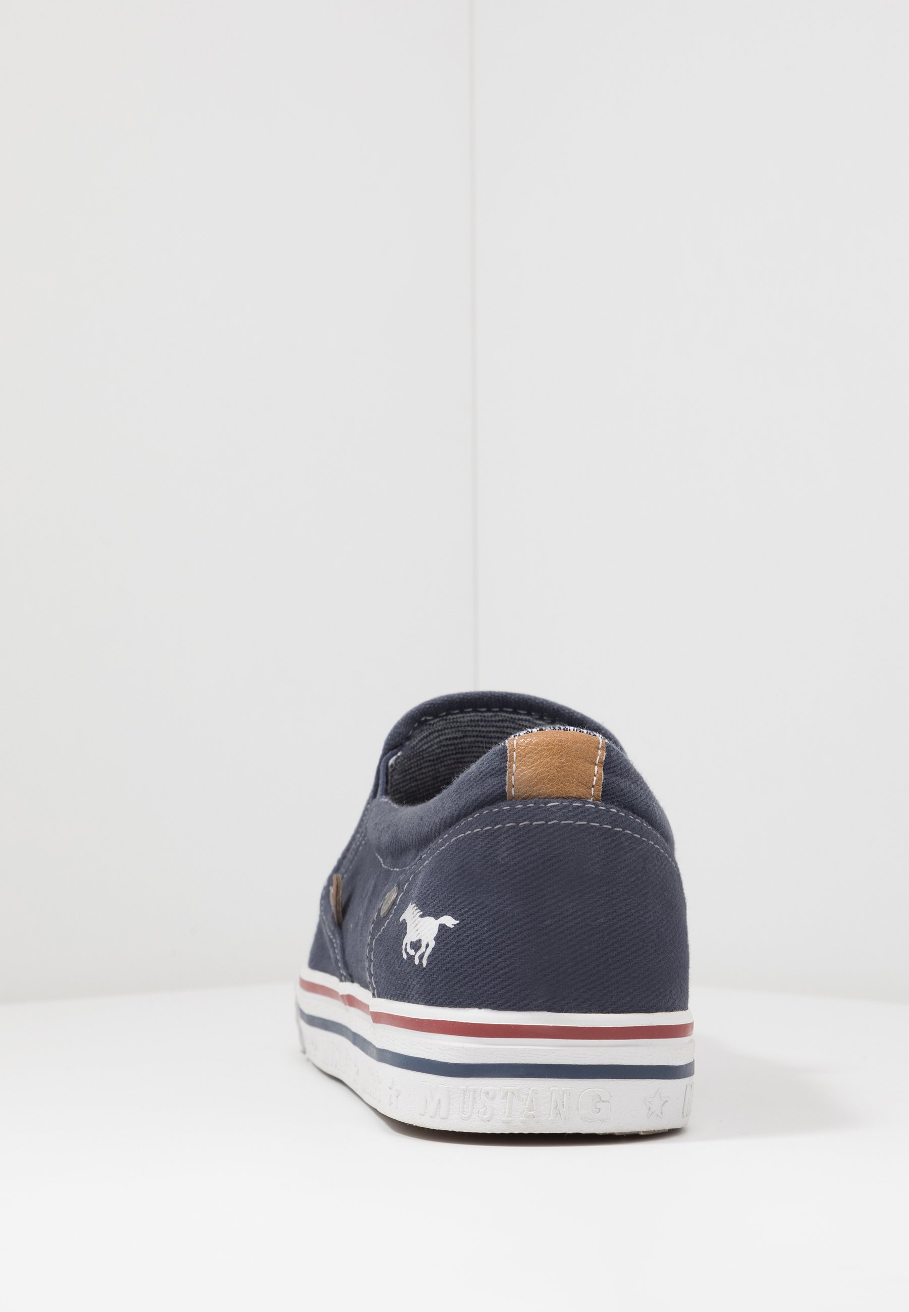 Mustang Slippers dunkelblau Zalando.no Mustang Joggesko dunkelblau Zalando.no