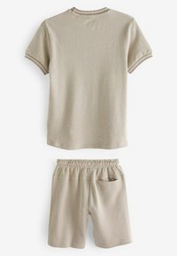 Next TEXTURED T-SHIRT AND SHORTS SET - Šortky - cement stone