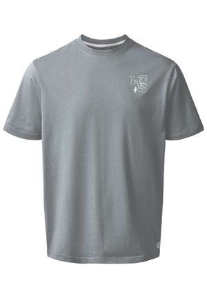 Camiseta de manga corta de cuello redondo en gris claro con pequeñas letras blancas "MCS" y un gráfico de una figura en el lado izquierdo del pecho.
