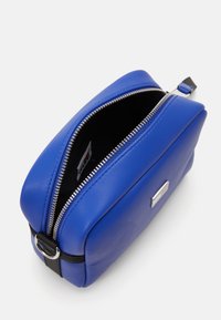 Tommy Jeans ARCHIVE CAMERA BAG - Bandolera - bright blue