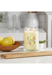 Yankee Candle SIGNATURE LARGE JAR ICED BERRY LEMONADE - Bougie parfumée - yellow