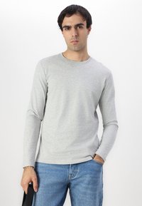 Thumbnail Image 8