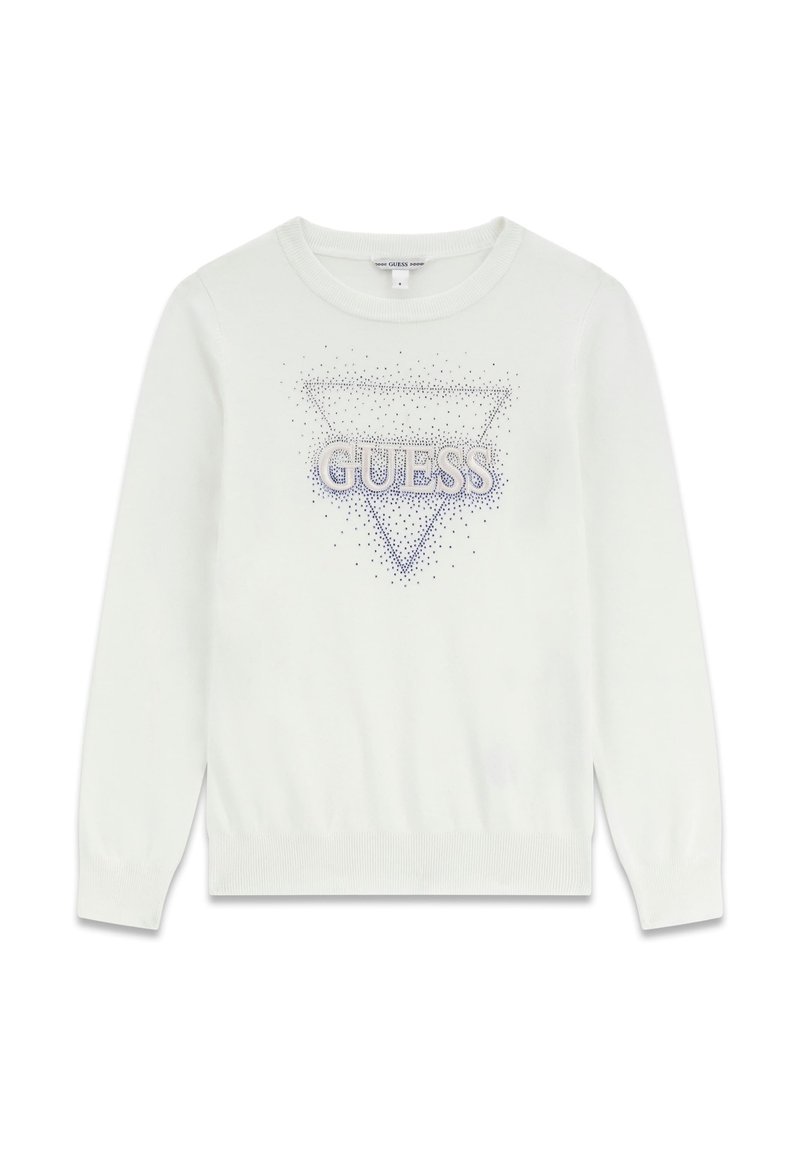 Pull en tricot blanc présentant un motif triangulaire texturé avec le logo "GUESS" en bleu, orné de petits strass. Poignets et encolure côtelés.
