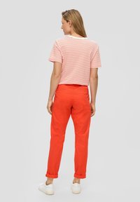 s.Oliver REGULAR - Chino - orange