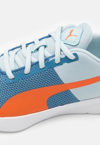 Puma FLYER RUNNER KINDER UNISEX - Apavi skriešanai pa asfaltu - blue horizon/frosted dew/flame flicker