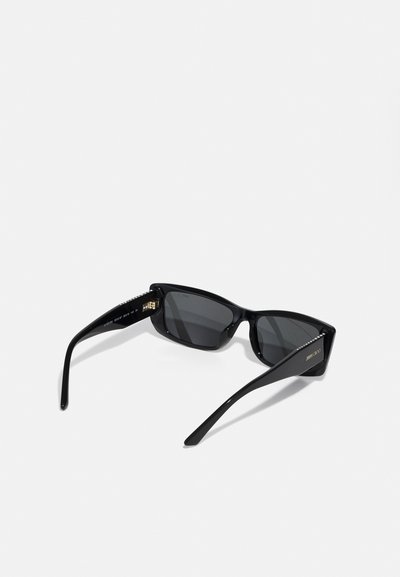 Ochelari de soare rectangulari negri, cu un finisaj lucios, lentile colorate și brațe elegante, cu accente de hardware aurii.