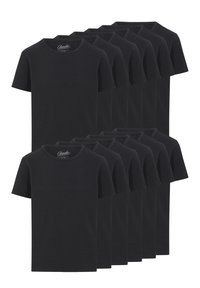 Sorte bomulds T-shirts stablet i et gittermønster. Hver har rund hals og korte ærmer, uden synlige mønstre eller logoer.