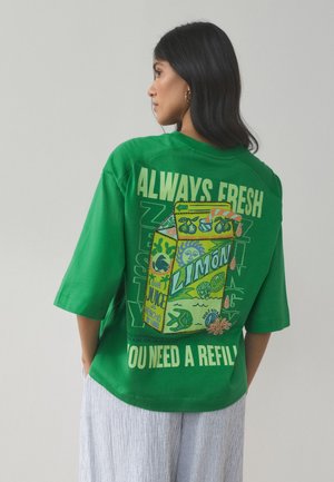 Next, REGULAR FIT - GRAPHIC SHORT SLEEVE CREW NECK  - T-shirt con stampa - green