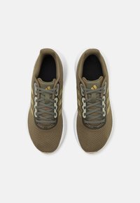adidas Performance FALCON 3.0 - Zapatillas running asfalto - olive strata/gold metallic/putty grey