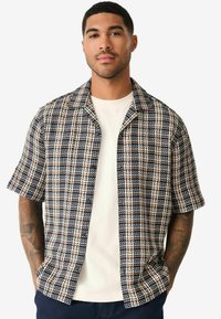 TEXTURED CHECK SHORT SLEEVE  - Vapaa-ajan kauluspaita - monochrome