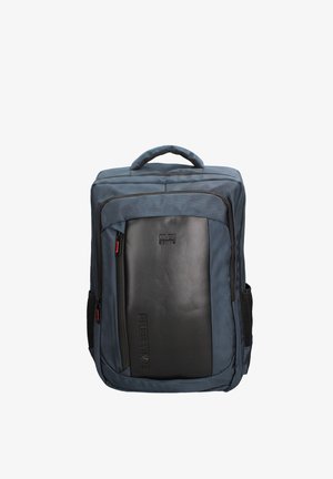Dunkelblauer und schwarzer rechteckiger Rucksack mit Tragegriff oben, vorderen Reißverschlussfächern und seitlichen Netzfächern. "Free Time" Aufdruck auf der Vorderseite.