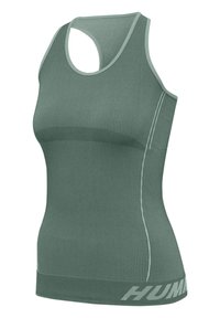 Grøn ribbet tanktop med rund halsudskæring, racerback-design og en band i bunden med teksten "HUM." Blød tekstur og tætsiddende pasform.