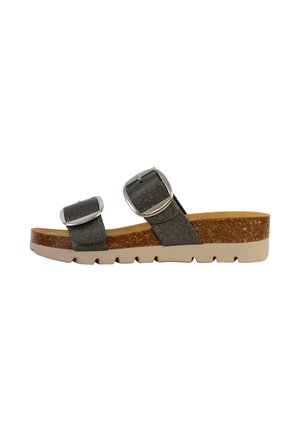 Grå slide sandal med to justerbare spænder, kork-mellemsål, tekstureret fodseng og let, fleksibel gummiydersål.