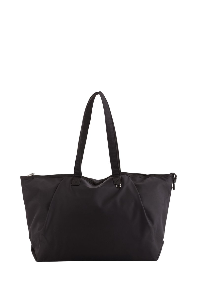 Schwarze Nylon-Tote-Tasche mit zwei langen Tragegriffen; Reißverschluss oben; glatte Textur und eine geräumige rechteckige Form.
