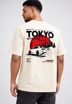 Neverless, HERREN T-SHIRT - TOKYO DRIFT - OVERSIZED RELAXED FIT PRINTSHIRT - Print T-shirt - hell-beige