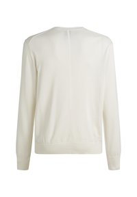 Maglione a maglia color crema con maniche lunghe, scollatura rotonda e orlo a coste. Texture liscia con un design minimalista, senza hardware visibile.