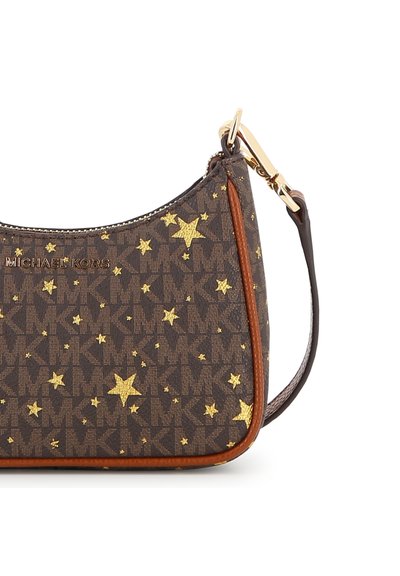 Καφέ τσάντα Michael Kors χειρός με χρυσό μοτίβο αστεριού, χρυσό λογότυπο και καφέ φινίρισμα με χρυσό μεταλλικό υλικό στην προσάρτηση του λουριού.