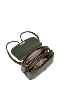 Borsa a tracolla in pelle verde, caratterizzata da due scomparti con cerniera, una texture liscia e un gancio in tono oro nella parte superiore.