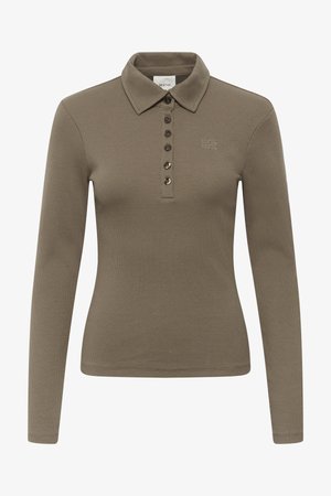 Długorękawowa oliwkowa koszulka polo wykonana z prążkowanej tkaniny, z kołnierzykiem, zapinana na pięć guzików, z subtelnym haftem.