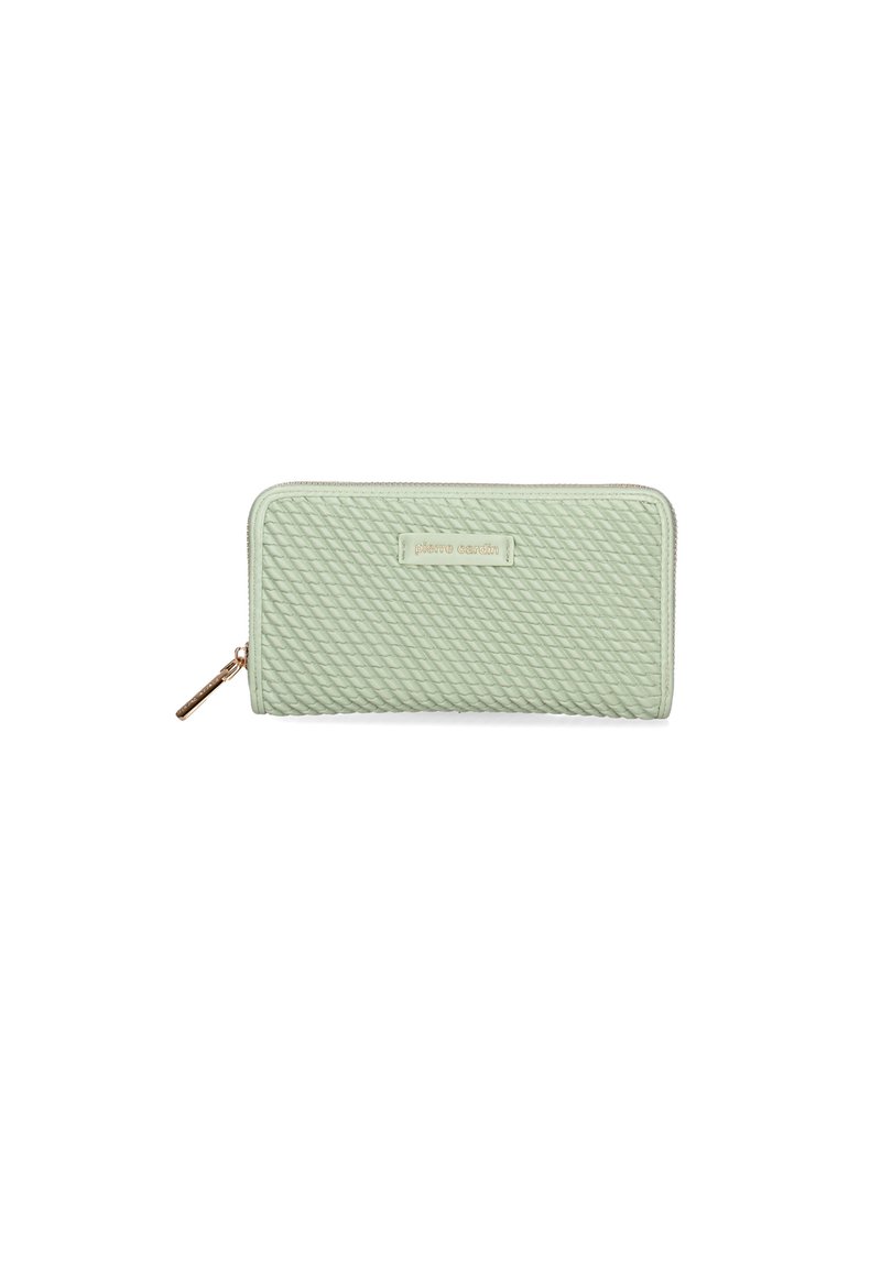 Portafoglio verde imbottito con chiusura a zip, caratterizzato da una texture liscia e una placca con logo minimalista al centro. Accentatura in hardware color oro.