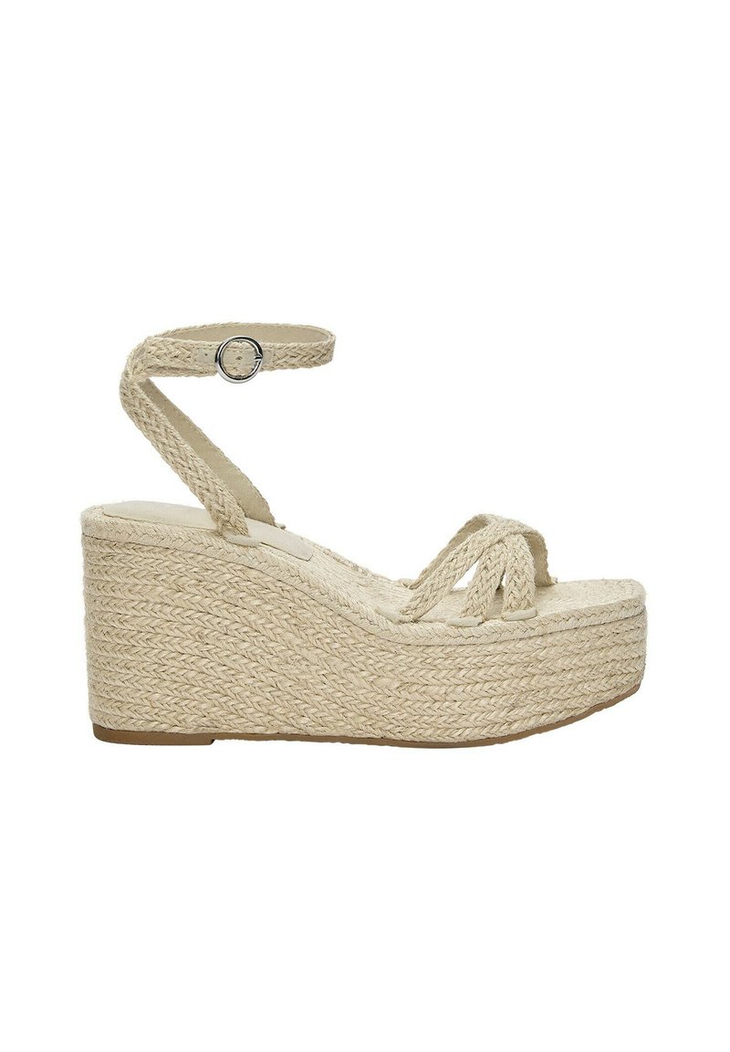 Sandales compensées tissées beiges avec un design en corde tressée, une sangle de cheville réglable et une semelle épaisse pour plus de hauteur.