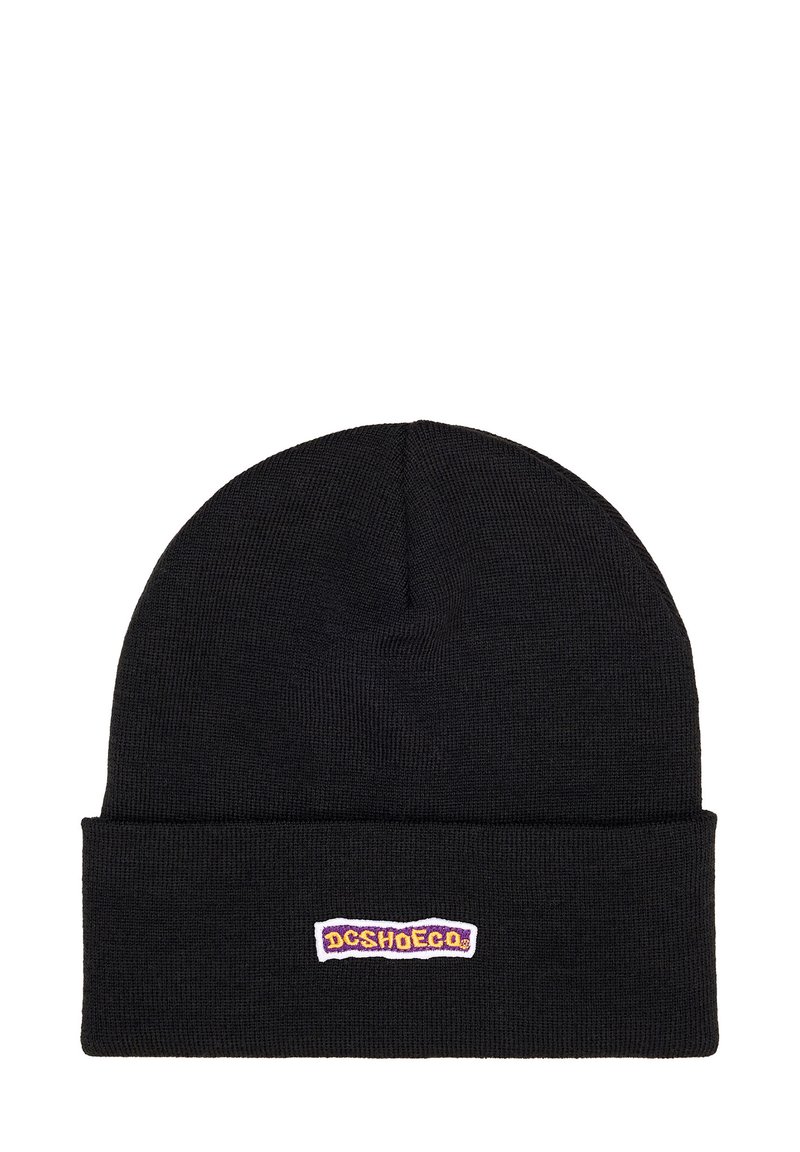 Czarna dzianinowa czapka typu beanie z podwiniętym mankietem. Posiada wszytą etykietę z napisem "DCSHOECO" w kolorze fioletowym i białym. Teksturowany materiał. Prosty design.