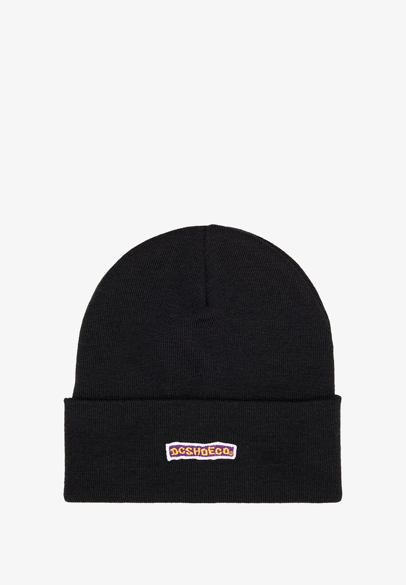 Czarna dzianinowa czapka typu beanie z podwiniętym mankietem. Posiada wszytą etykietę z napisem "DCSHOECO" w kolorze fioletowym i białym. Teksturowany materiał. Prosty design.