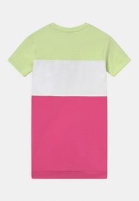 T-shirt i bomuld med farveblokdesign bestående af lysegrønne, hvide og lyserøde sektioner. Rund hals og korte ærmer. Glat tekstur.