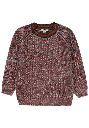 Pull en maille épaisse à manches longues aux tons mélangés rouge, marron et gris, avec un col rond côtelé foncé avec des rayures rouges.
