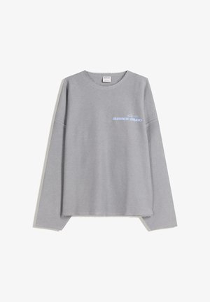 Siva trenirka z dolgimi rokavi, izdelana iz mehkega materiala z neobdelanim robom. Na sprednji strani je modra grafika z napisom "SURFACE STUDIO".