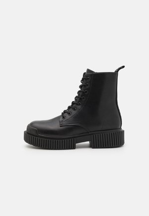 HALF BOOT - Enkellaarsjes met plateauzool - black