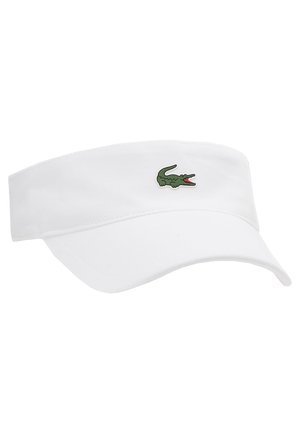 Valge visor, mis on valmistatud hingavast kangast, esiplaanil roheline krokodillilogo ja lai äär päikesekaitseks.