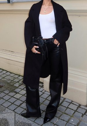 Bershka, Manteau classique - black