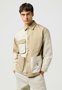 Wrangler - CASEY JONES - Chaqueta fina - beige Imagen en miniatura 1
