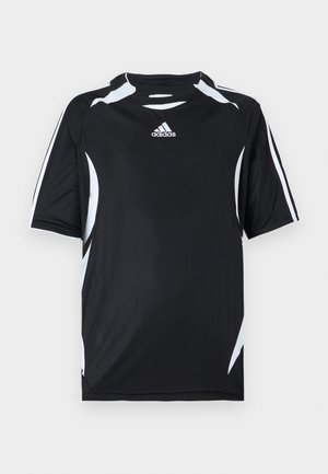 Czarna sportowa koszulka Adidas z białymi bocznymi akcentami, krótkimi rękawami, okrągłym dekoltem i logo Adidas na piersi.