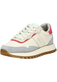 Teniska s krémovým koženým svrškem, šedými semišovými detaily, červenými a mátovými prvky, šněrováním a texturovanou gumovou podrážkou.