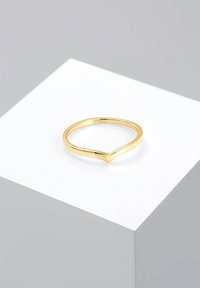 Goldring mit einem V-förmigen Design, glatter Oberfläche und polierter Ausführung. Mit "925" für den Gehalt an Sterlingsilber gekennzeichnet.