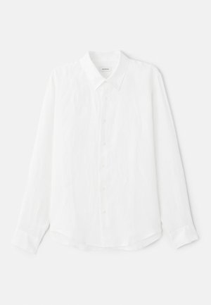 Weißes Langarmhemd aus Leinen, mit klassischem Kragen, vorderer Knopfverschluss und glatter Textur. Der Saum ist leicht abgerundet.