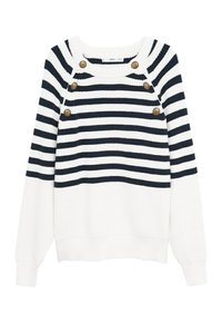 Gestreifter weißer und marineblauer Strickpullover mit Rundhalsausschnitt, der mit messingfarbenen Knopfakzenten an der linken Schulter und gerippten Bündchen ausgestattet ist.