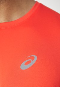 ASICS CORE TOP - Sports T-shirts - true red
