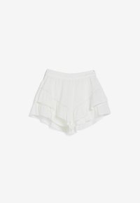 Bílé vrstvené kraťasy vyrobené z lehkého materiálu, které mají volánkový design a elastický pas, ideální pro volný čas.