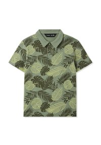 Polo shirt verde a maniche corte con motivi di foglie tropicali verde scuro e giallo chiaro e due bottoni al colletto.