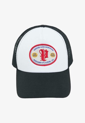 Czarno-biała czapka z daszkiem dla kierowców ciężarówek z owalną naszywką z czerwonym obramowaniem, na której widnieje napis "Vintage Cars Workshop, Montgomery City, Alabama - USA."