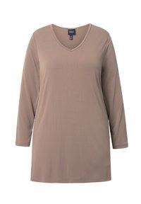 Langarmshirt mit V-Ausschnitt in Taupe. Hergestellt aus weichem Stoff mit glatter Textur. Besitzt einen geraden Schnitt und ein schlichtes Design ohne Muster.