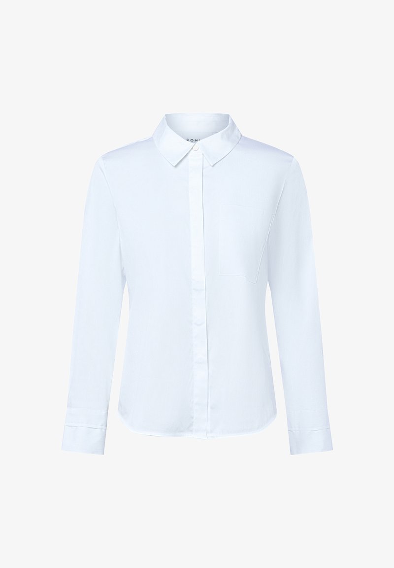 Weißes langärmliges Hemd mit Knopfleiste, spitzem Kragen und einer Brusttasche, vor einem schlichten weißen Hintergrund präsentiert.