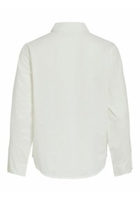 Camicia bianca a maniche lunghe realizzata in tessuto leggero. Presenta un colletto classico e un orlo curvo, con polsini regolabili tramite bottoni.