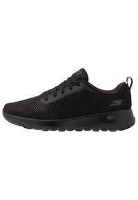 Sorte sporty sko lavet af mesh, med rund tå, snørebåndsdesign og blød gummisål med et struktureret mønster.
