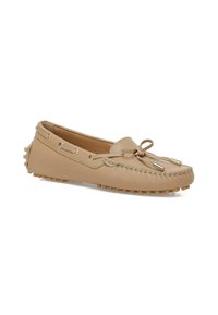 Beige Leder-Mokassins mit abgerundeter Zehenpartie, Schleifendetail auf dem Blatt und gummierter rutschfester Sohle mit kleinen Noppen. Sauberes Design mit genähten Akzenten.