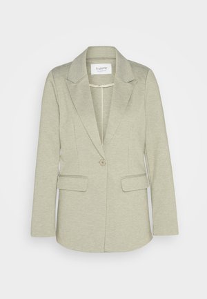Blazer verde chiaro con revers a falda, chiusura con un solo bottone e due tasche frontali. Realizzato in un tessuto morbido e strutturato.