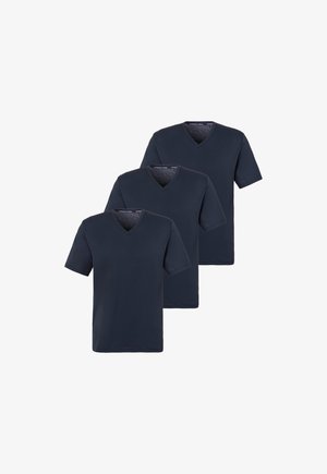 Drie marineblauwe v-hals t-shirts van zacht katoen, met korte mouwen en een regular fit, horizontaal gestapeld.